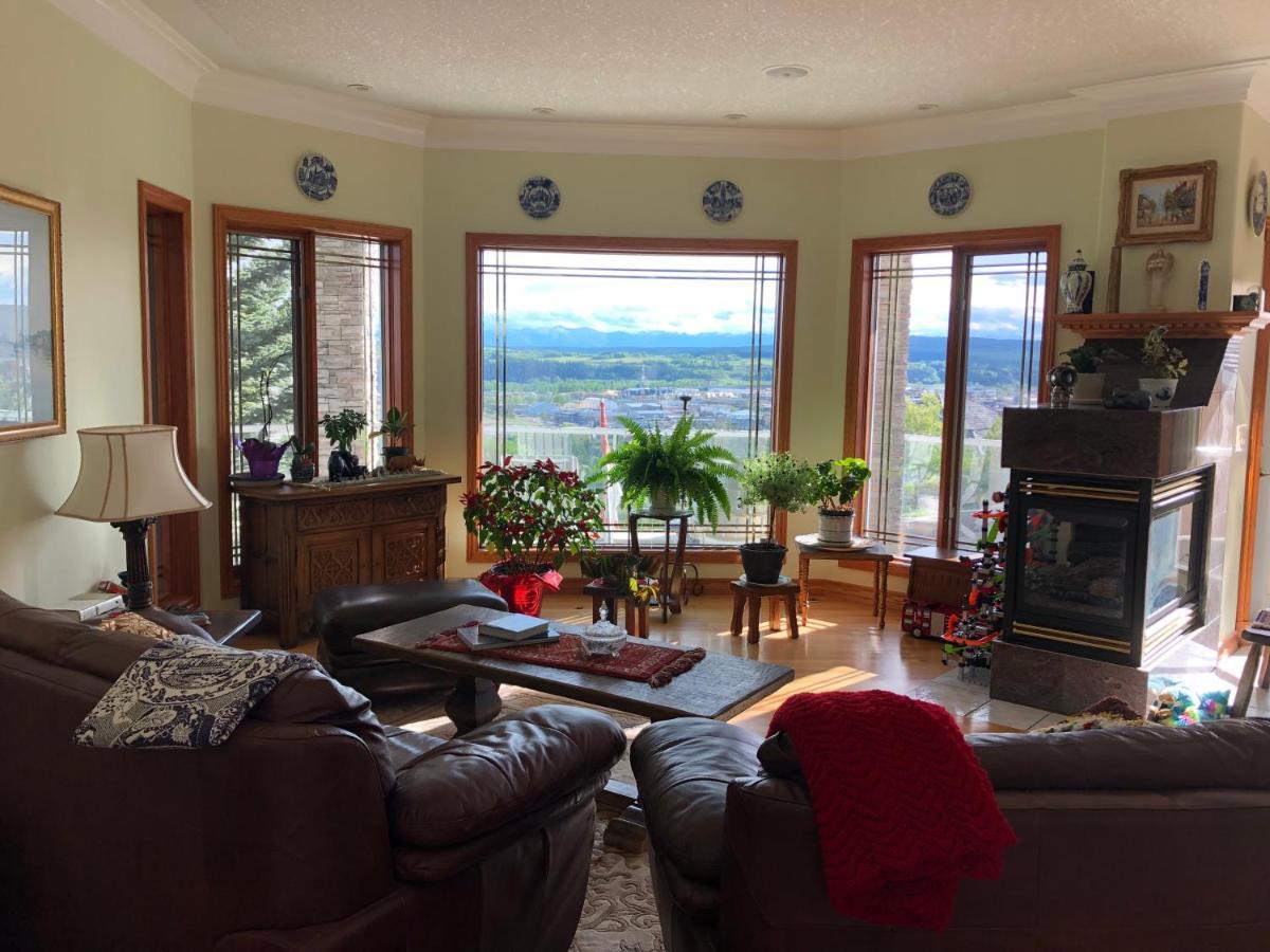 Rocky Mountain View Bed & Breakfast Cochrane Exterior photo