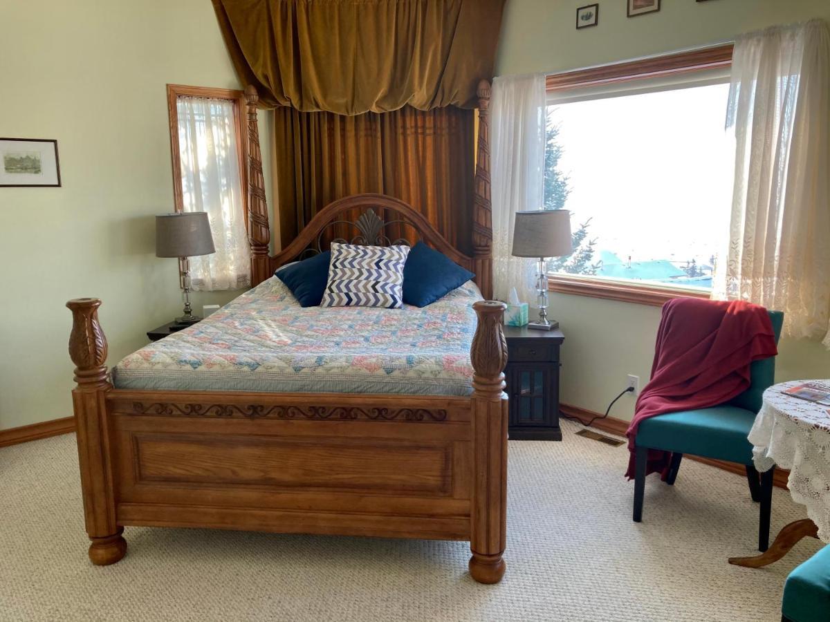 Rocky Mountain View Bed & Breakfast Cochrane Exterior photo